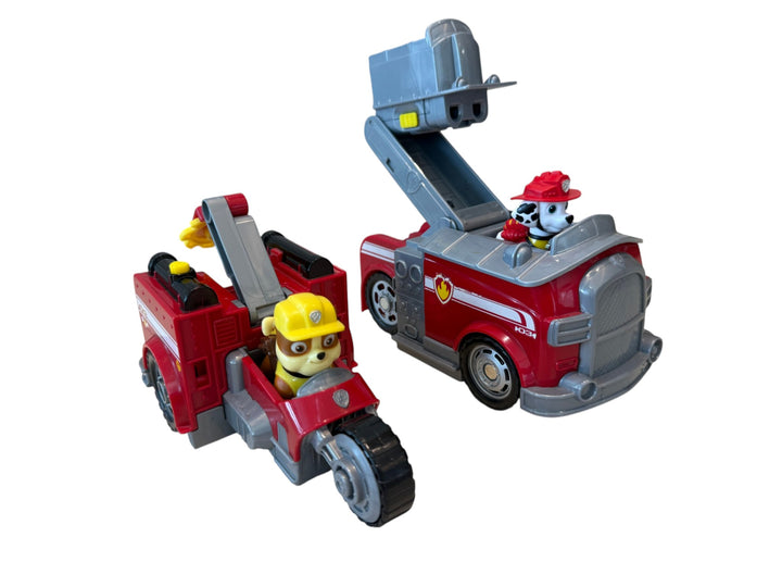 Marshall Split-Second 2-in-1 Transforming Fire Truck Vehicle with 2 figures