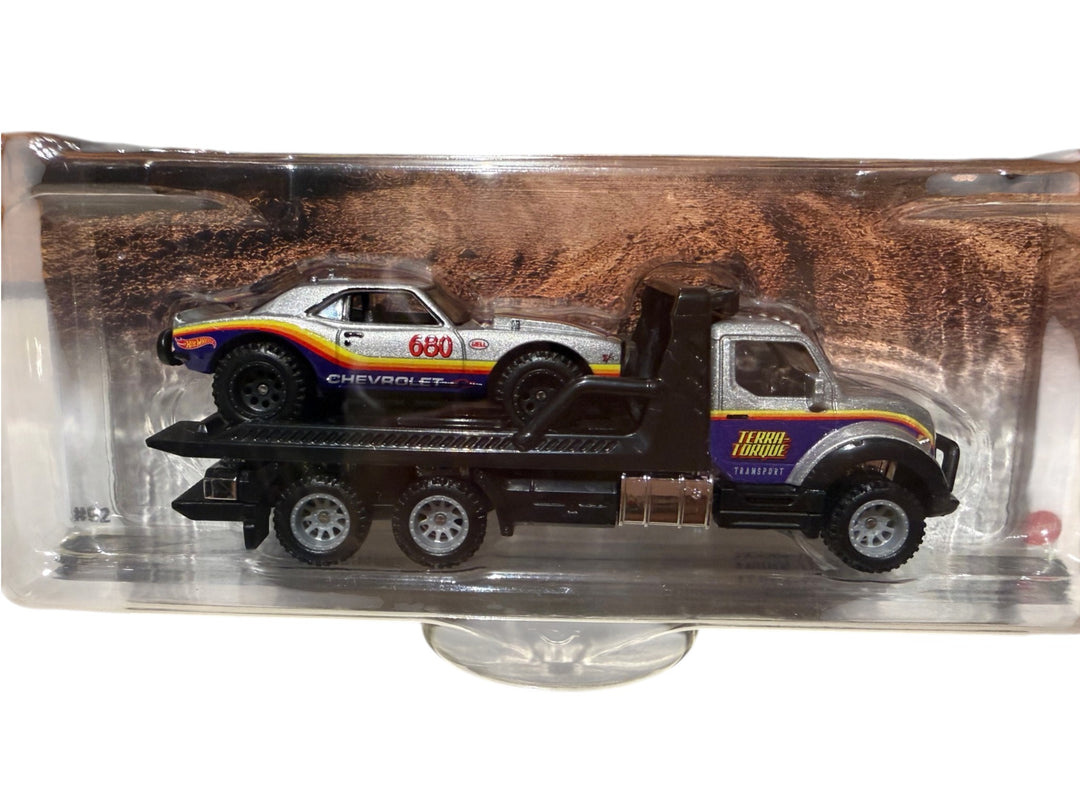 Hot Wheels Premium Car Culture Team Transport – Terra-Torque flatbed + Chevrolet Camaro off-road #680