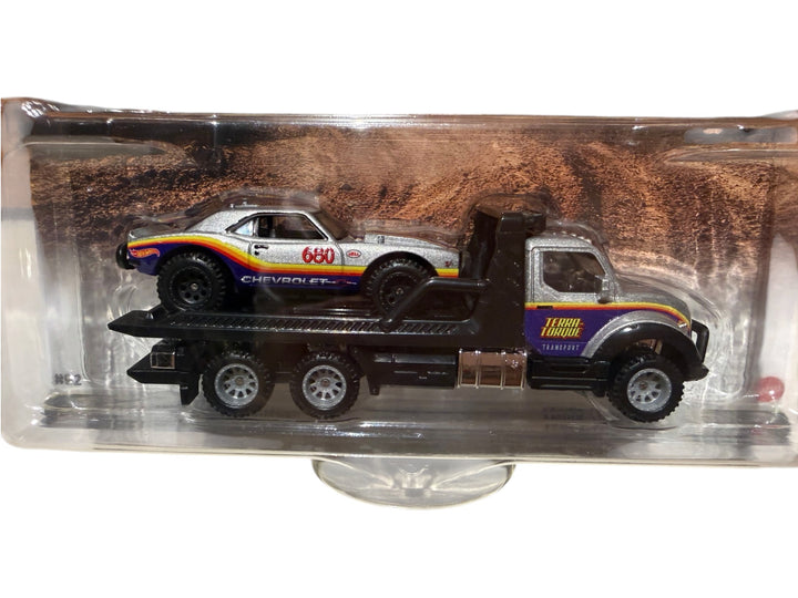 Hot Wheels Premium Car Culture Team Transport – Terra-Torque flatbed + Chevrolet Camaro off-road #680
