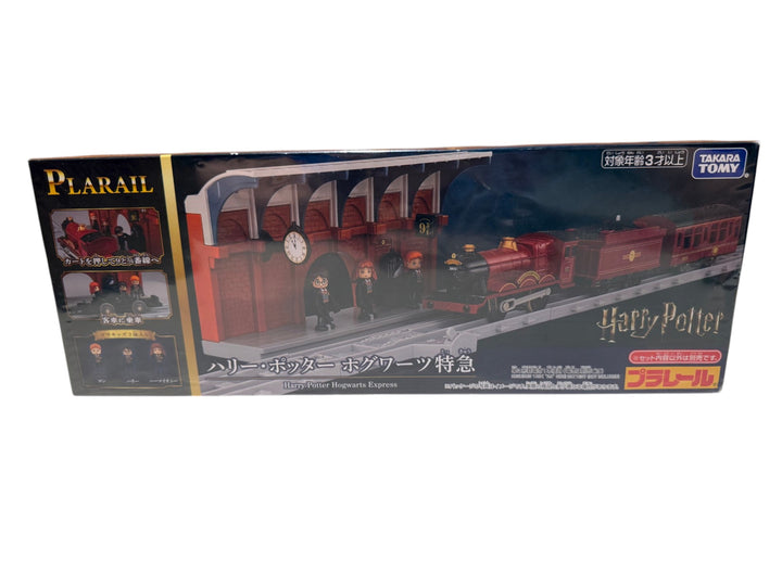 Plarail Harry Potter Hogwarts Express (with Platform 9¾ + 3 figures)
