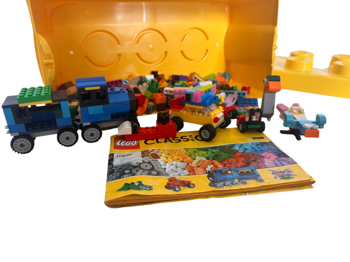 Classic Medium Creative Brick Box 10696 + base plate