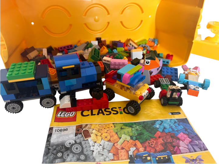 Classic Medium Creative Brick Box 10696 + base plate