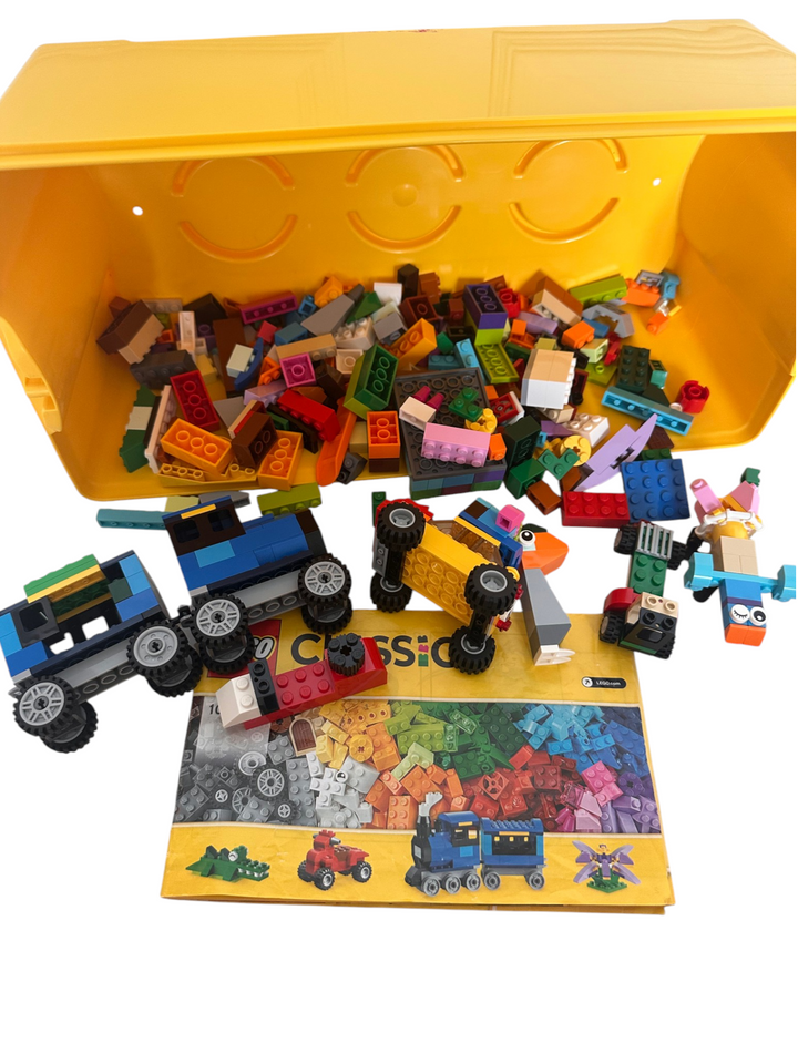 Classic Medium Creative Brick Box 10696 + base plate