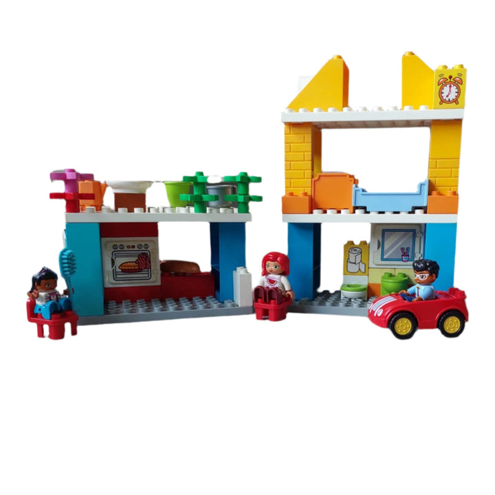 Lego Duplo, My Town Family House (10835), Play out real-life scenarios in LEGO DUPLO My town: a recognizable world with modern DUPLO figures. There are endless play opportunities in this easy-to-build house—toddlers can have fun practicing activities and routines, from getting up in the morning, preparing and eating a meal to washing the car.