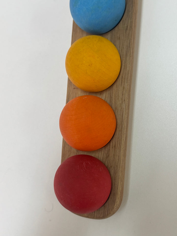 Wooden Sorting Stand with 6 Grimms balls